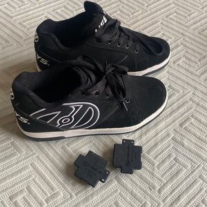 Black heelys in perfect condition